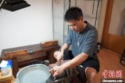 广安成都“90后”小伙“十年磨一剑”：从爱好者到守艺人 传播中国文化